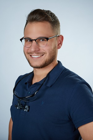 dr Bartłomiej Borowski - chirurg stomatologiczny